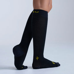 2XU Flight Bamboo Charcoal Compression Socks