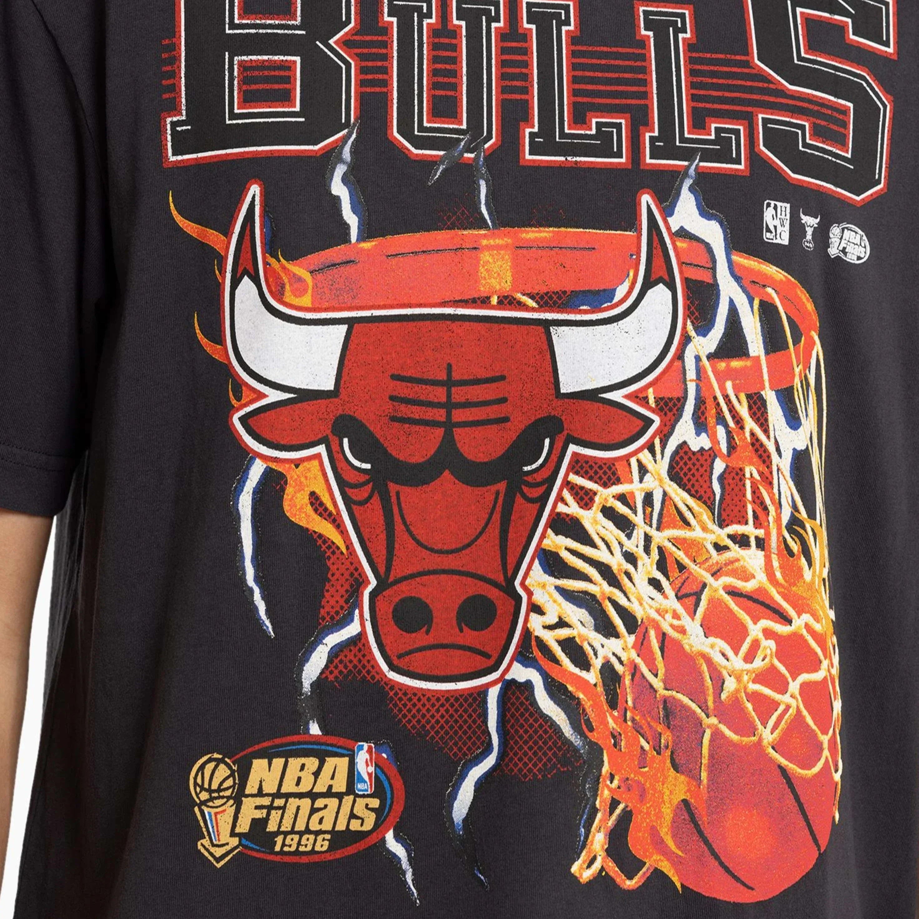 Mitchell & Ness - Chicago Bulls Lightning Hoop Tee - SPORTFIRST