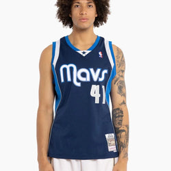Mitchell & Ness - Dirk Nowitzki 41, Dallas Mavericks 11-12 Away NBA Swingman Jersey - SPORTFIRST HERVEY BAY